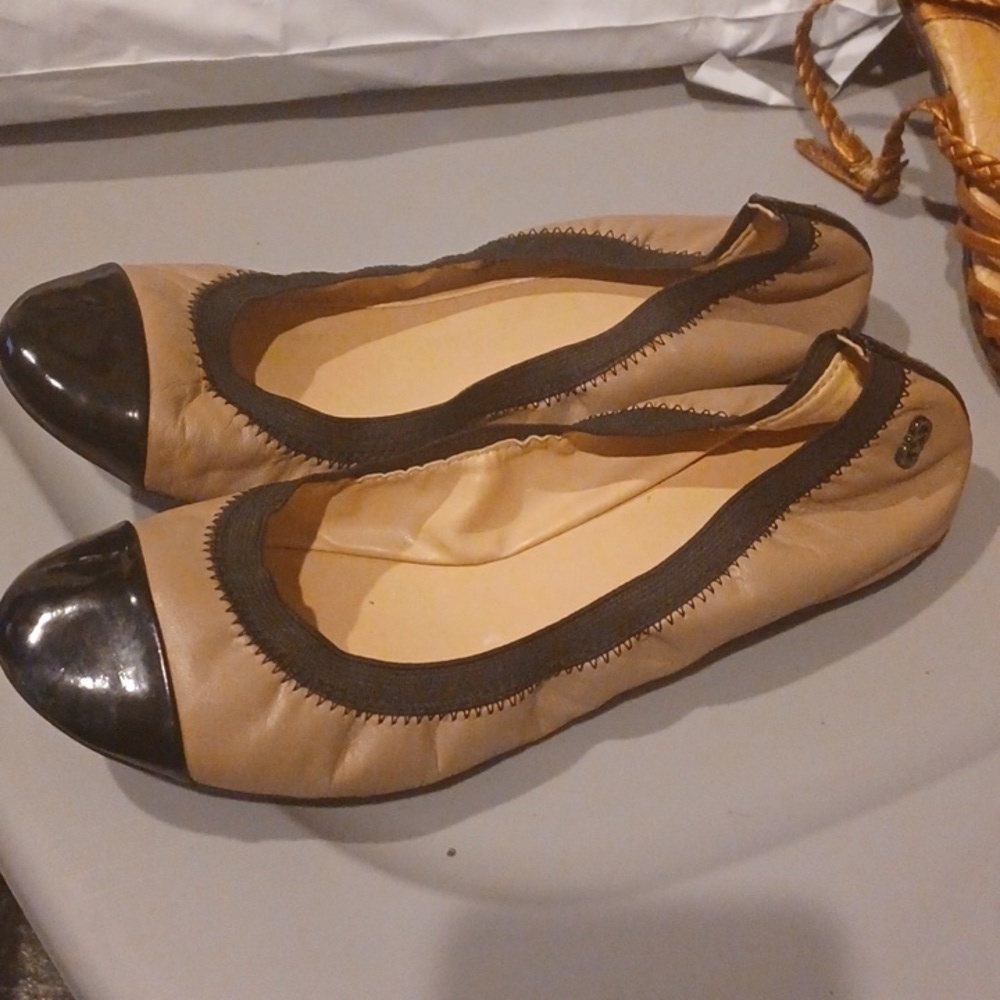 Cole Haan tan ballet flats with black toe. Size 8.5B All leather. Comfy!
